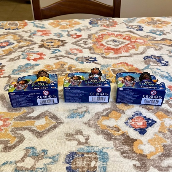 Disney Encanto 3” Figures (Camilo Madrigal, Mirabel Madrigal & Antonio Madrigal) - Picture 5 of 11